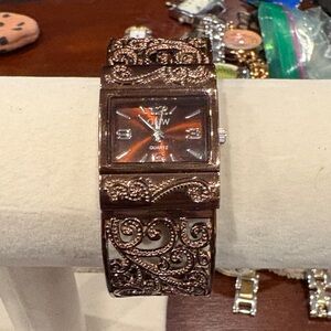 Elegant Brown GNW ar Filigree Watch